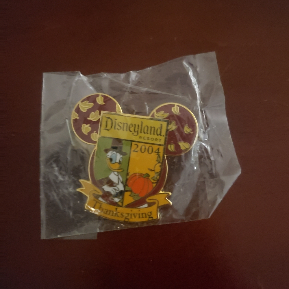 Disneyland Resort Thanksgiving 2004 Pin